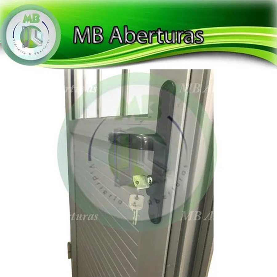 Antes: foto anterior de la puerta de aluminio